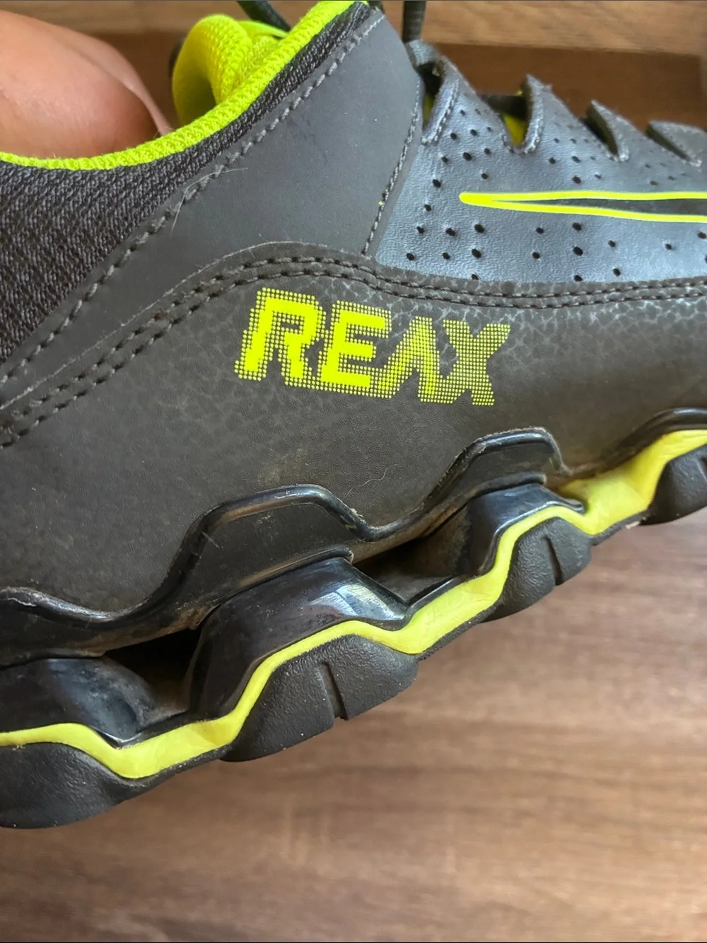 Pre Owned Nike Reax 8 TR Anthracite Black Volt Men’s Size 11.5